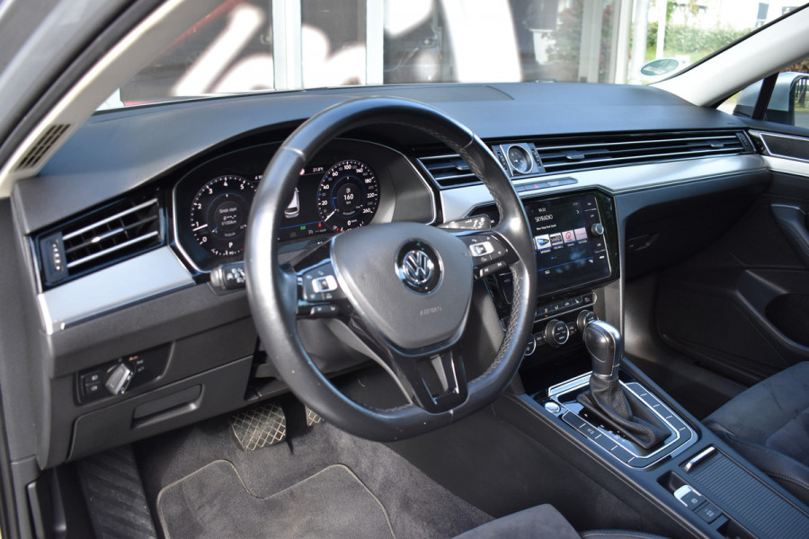 Volkswagen Passat Variant 1.4 TSI Highline Business R Automaat / Navigatie / Camera / 17" LM / Carplay / Clima / Stoelverw.