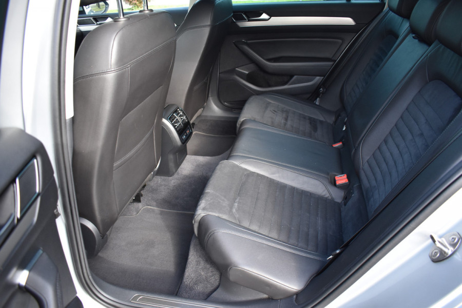 Volkswagen Passat Variant 1.4 TSI Highline Business R Automaat / Navigatie / Camera / 17" LM / Carplay / Clima / Stoelverw.