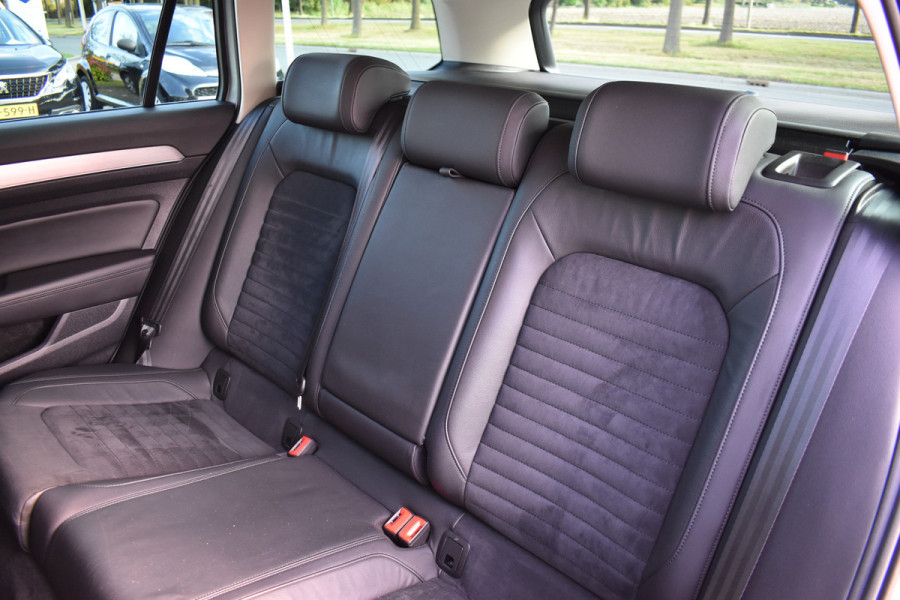 Volkswagen Passat Variant 1.4 TSI Highline Business R Automaat / Navigatie / Camera / 17" LM / Carplay / Clima / Stoelverw.