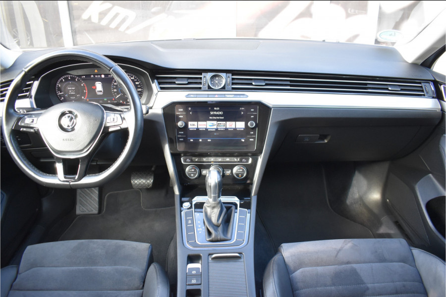 Volkswagen Passat Variant 1.4 TSI Highline Business R Automaat / Navigatie / Camera / 17" LM / Carplay / Clima / Stoelverw.