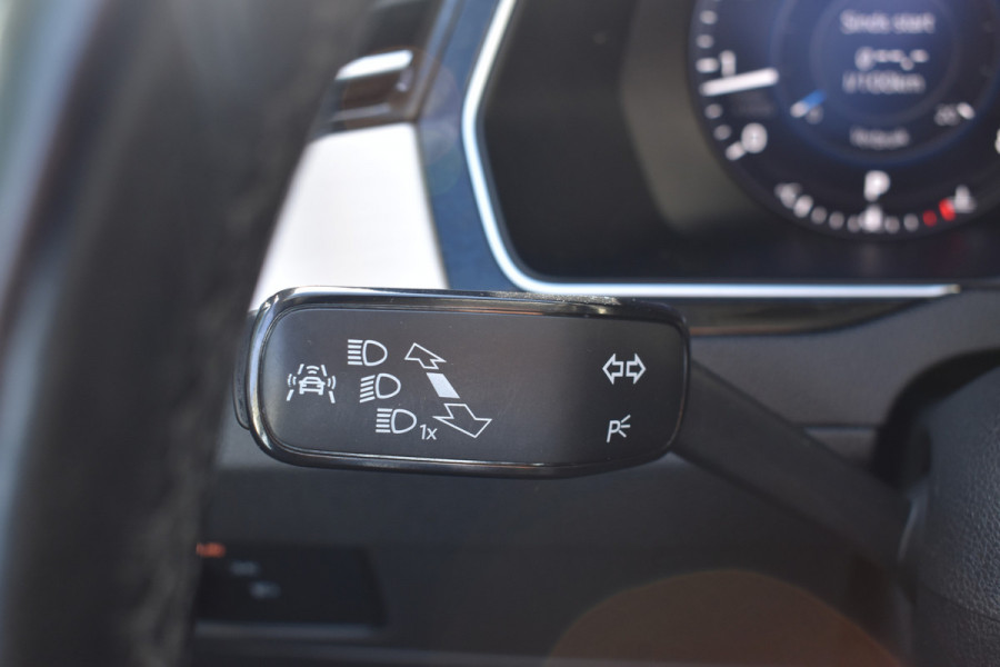 Volkswagen Passat Variant 1.4 TSI Highline Business R Automaat / Navigatie / Camera / 17" LM / Carplay / Clima / Stoelverw.