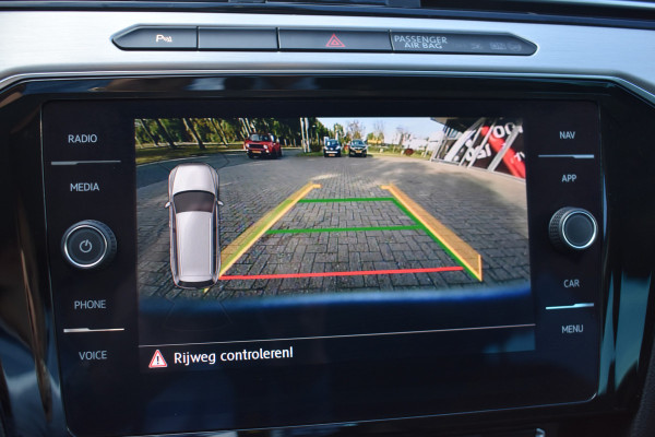 Volkswagen Passat Variant 1.4 TSI Highline Business R Automaat / Navigatie / Camera / 17" LM / Carplay / Clima / Stoelverw.