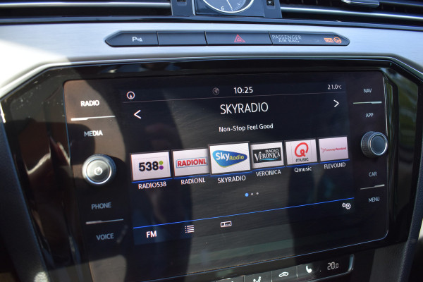 Volkswagen Passat Variant 1.4 TSI Highline Business R Automaat / Navigatie / Camera / 17" LM / Carplay / Clima / Stoelverw.