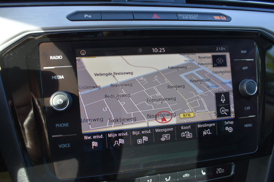 Volkswagen Passat Variant 1.4 TSI Highline Business R Automaat / Navigatie / Camera / 17" LM / Carplay / Clima / Stoelverw.