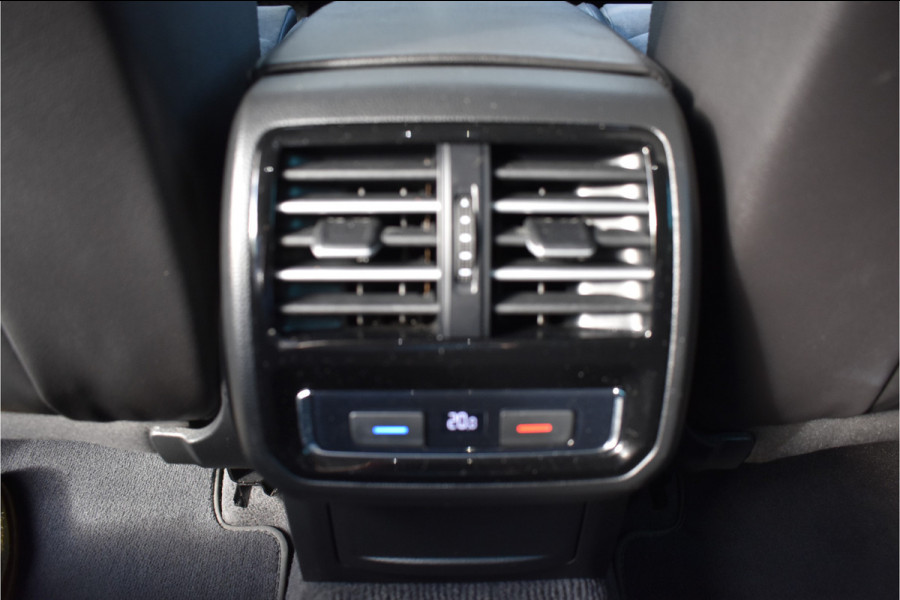 Volkswagen Passat Variant 1.4 TSI Highline Business R Automaat / Navigatie / Camera / 17" LM / Carplay / Clima / Stoelverw.