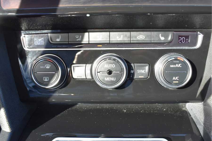 Volkswagen Passat Variant 1.4 TSI Highline Business R Automaat / Navigatie / Camera / 17" LM / Carplay / Clima / Stoelverw.