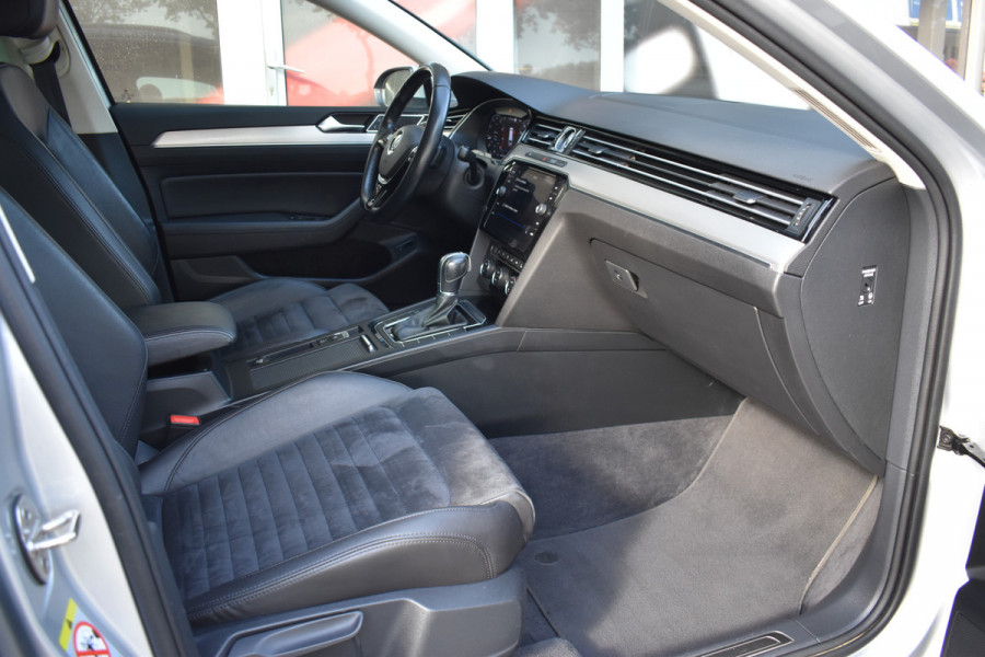 Volkswagen Passat Variant 1.4 TSI Highline Business R Automaat / Navigatie / Camera / 17" LM / Carplay / Clima / Stoelverw.