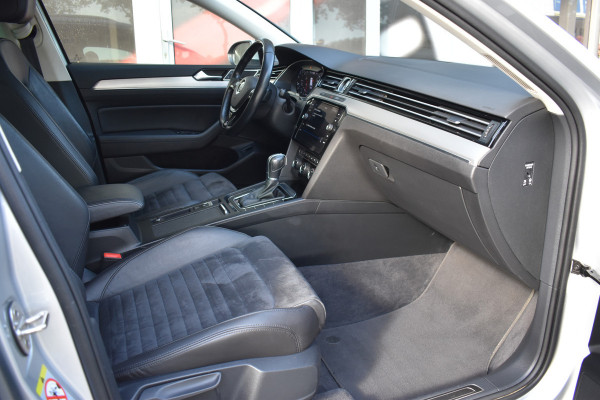 Volkswagen Passat Variant 1.4 TSI Highline Business R Automaat / Navigatie / Camera / 17" LM / Carplay / Clima / Stoelverw.