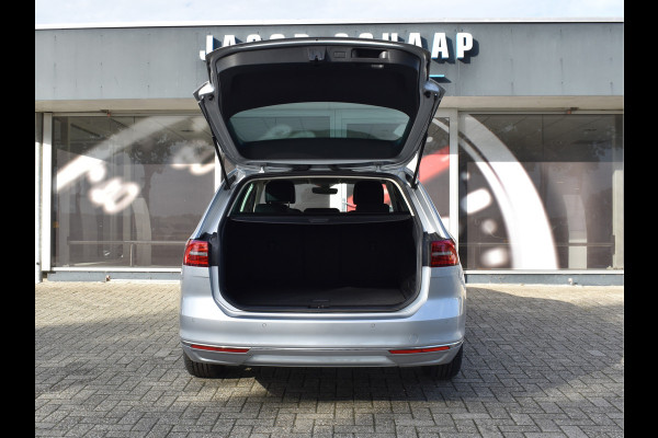 Volkswagen Passat Variant 1.4 TSI Highline Business R Automaat / Navigatie / Camera / 17" LM / Carplay / Clima / Stoelverw.