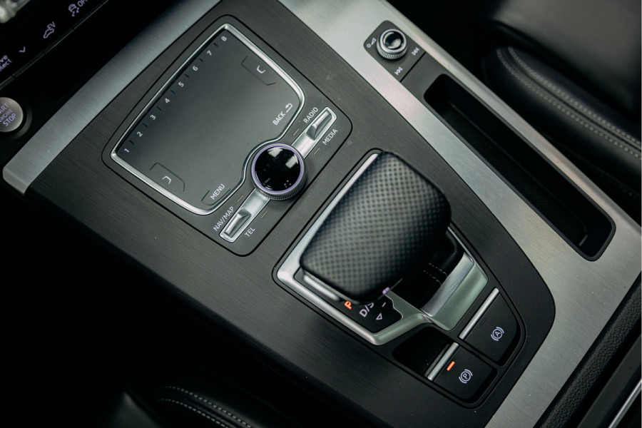 Audi Q5 55 TFSI e quattro Competition Goed uitgevoerde Q5 RS interieur, Daytona grey