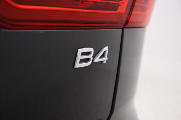 Volvo XC60 2.0 B4 R-Design Apple CarPlay, Full black, Leder etc.
