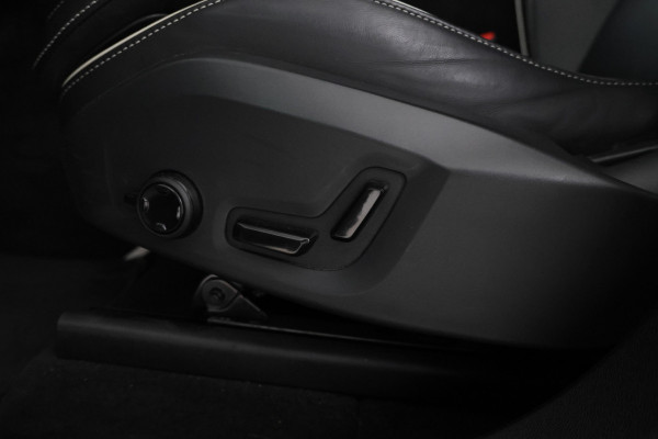 Volvo XC60 2.0 B4 R-Design Apple CarPlay, Full black, Leder etc.