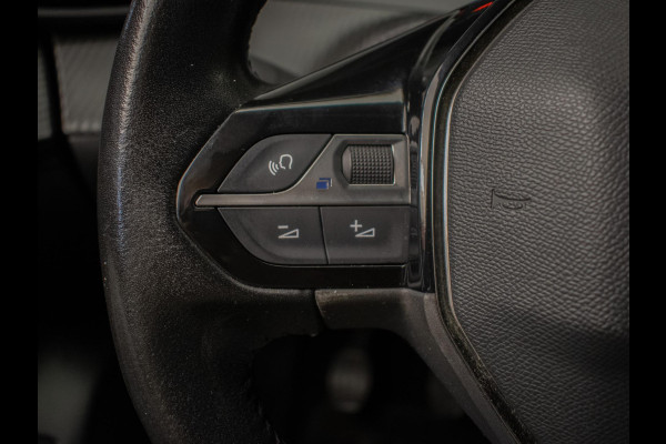 Peugeot 208 1.2 PureTech Blue Lease Active Sport (APPLE CARPLAY,NAVI,CRUISE,CLIMATE,PDC,LED,SPORTSTOELEN,NETTE STAAT)