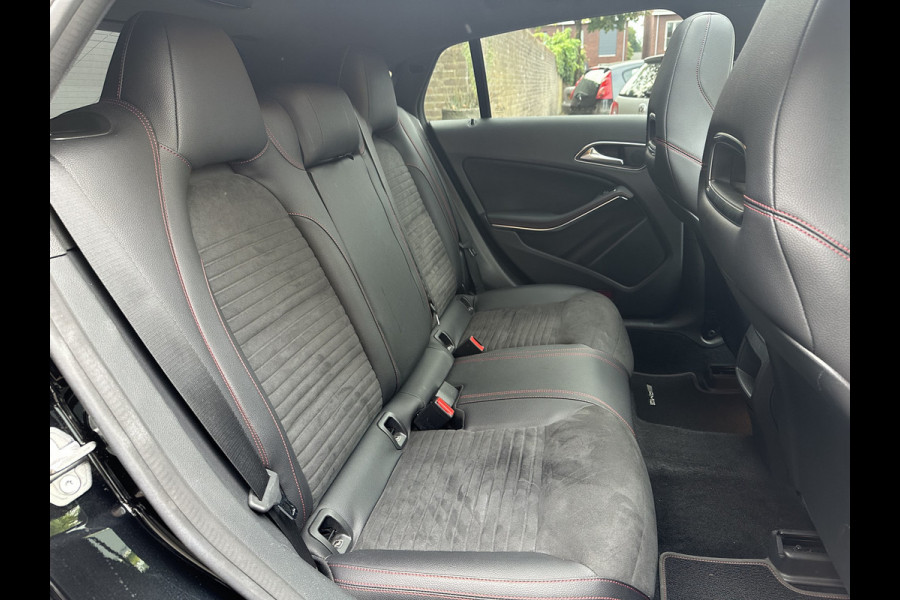 Mercedes-Benz CLA-Klasse Shooting Brake 180 Prestige AMG STYLING / NIGHT-PAKKET / PANO / STOELVERWARMING