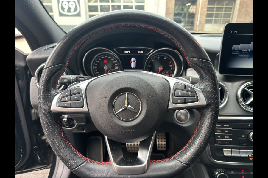 Mercedes-Benz CLA-Klasse Shooting Brake 180 Prestige AMG STYLING / NIGHT-PAKKET / PANO / STOELVERWARMING
