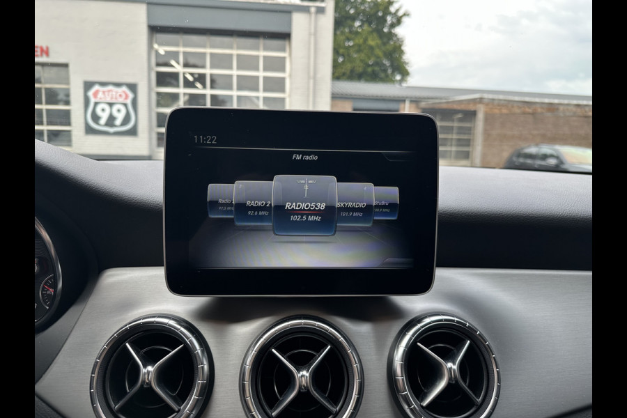 Mercedes-Benz CLA-Klasse Shooting Brake 180 Prestige AMG STYLING / NIGHT-PAKKET / PANO / STOELVERWARMING