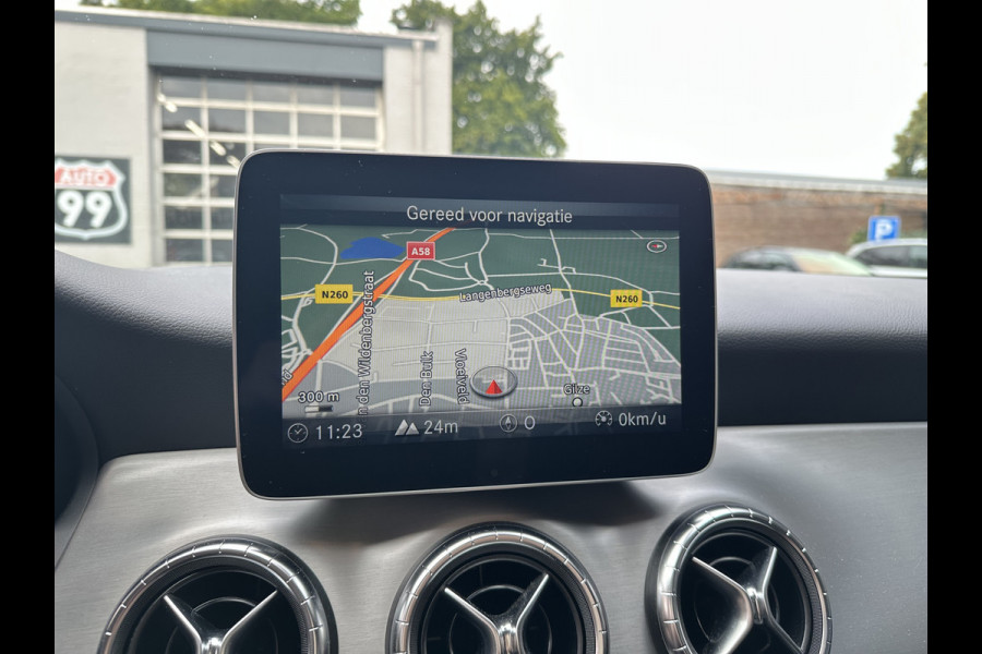 Mercedes-Benz CLA-Klasse Shooting Brake 180 Prestige AMG STYLING / NIGHT-PAKKET / PANO / STOELVERWARMING