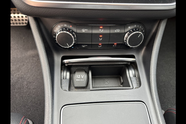 Mercedes-Benz CLA-Klasse Shooting Brake 180 Prestige AMG STYLING / NIGHT-PAKKET / PANO / STOELVERWARMING