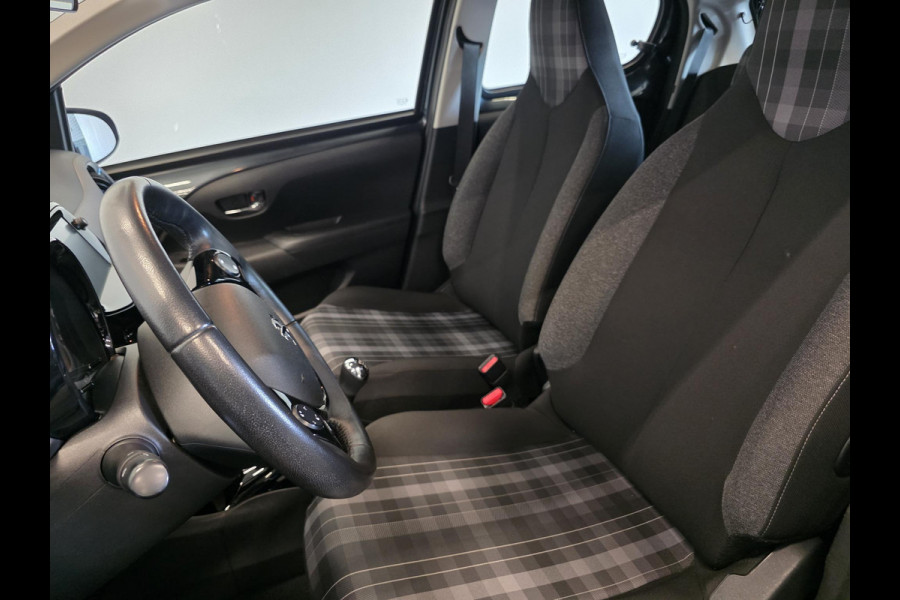 Peugeot 108 1.0 e-VTi Allure Achteruitrij Camera Navi Carplay/Android auto Climate Control Cruise Control DAB+ Automatische Lampen