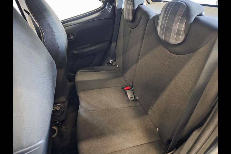 Peugeot 108 1.0 e-VTi Allure Achteruitrij Camera Navi Carplay/Android auto Climate Control Cruise Control DAB+ Automatische Lampen