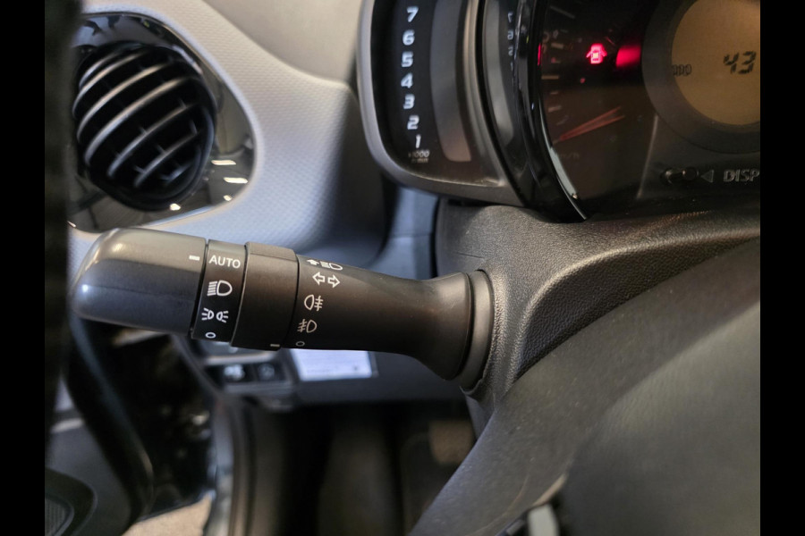 Peugeot 108 1.0 e-VTi Allure Achteruitrij Camera Navi Carplay/Android auto Climate Control Cruise Control DAB+ Automatische Lampen