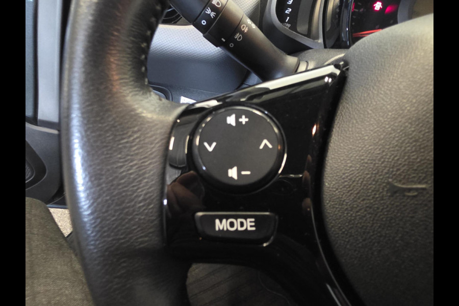 Peugeot 108 1.0 e-VTi Allure Achteruitrij Camera Navi Carplay/Android auto Climate Control Cruise Control DAB+ Automatische Lampen