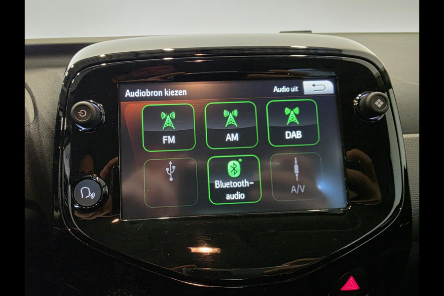 Peugeot 108 1.0 e-VTi Allure Achteruitrij Camera Navi Carplay/Android auto Climate Control Cruise Control DAB+ Automatische Lampen