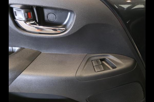 Peugeot 108 1.0 e-VTi Allure Achteruitrij Camera Navi Carplay/Android auto Climate Control Cruise Control DAB+ Automatische Lampen