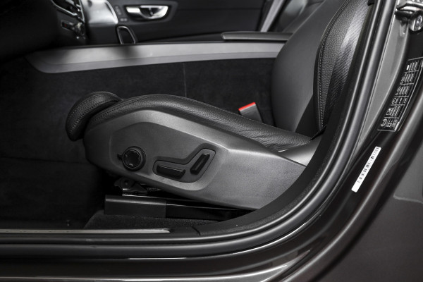 Volvo XC60 2.0 T6 Plug-in hybrid AWD Plus Dark | S/K-Panodak | Dig. Cockpit | Adapt. Cruise | Harman/Kardon | Memory Stoelen | Elek. Klep | Stoel-+stuurverw. | 360 Camera | NAV+App. Connect | LM 19" | 4815
