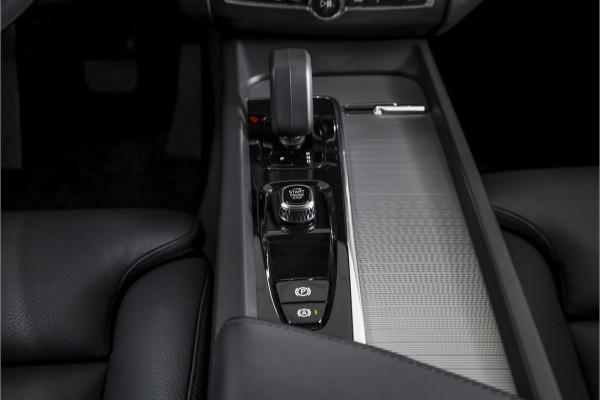 Volvo XC60 2.0 T6 Plug-in hybrid AWD Plus Dark | S/K-Panodak | Dig. Cockpit | Adapt. Cruise | Harman/Kardon | Memory Stoelen | Elek. Klep | Stoel-+stuurverw. | 360 Camera | NAV+App. Connect | LM 19" | 4815