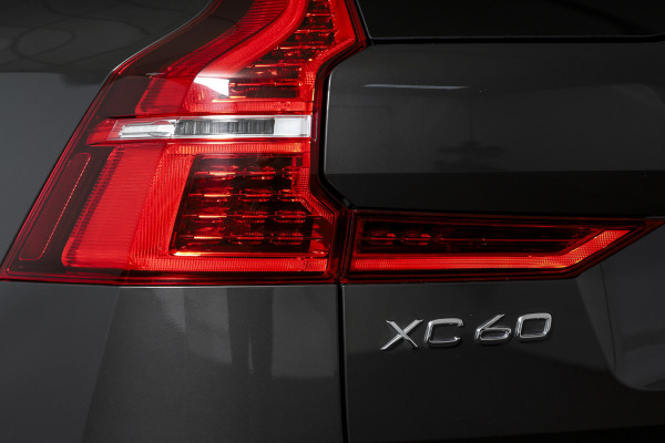 Volvo XC60 2.0 T6 Plug-in hybrid AWD Plus Dark | S/K-Panodak | Dig. Cockpit | Adapt. Cruise | Harman/Kardon | Memory Stoelen | Elek. Klep | Stoel-+stuurverw. | 360 Camera | NAV+App. Connect | LM 19" | 4815