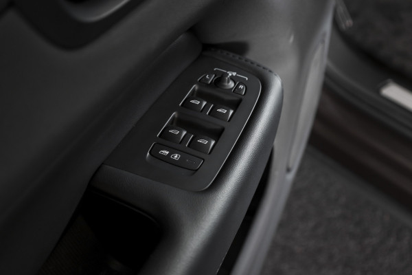 Volvo XC60 2.0 T6 Plug-in hybrid AWD Plus Dark | S/K-Panodak | Dig. Cockpit | Adapt. Cruise | Harman/Kardon | Memory Stoelen | Elek. Klep | Stoel-+stuurverw. | 360 Camera | NAV+App. Connect | LM 19" | 4815