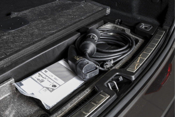 Volvo XC60 2.0 T6 Plug-in hybrid AWD Plus Dark | S/K-Panodak | Dig. Cockpit | Adapt. Cruise | Harman/Kardon | Memory Stoelen | Elek. Klep | Stoel-+stuurverw. | 360 Camera | NAV+App. Connect | LM 19" | 4815