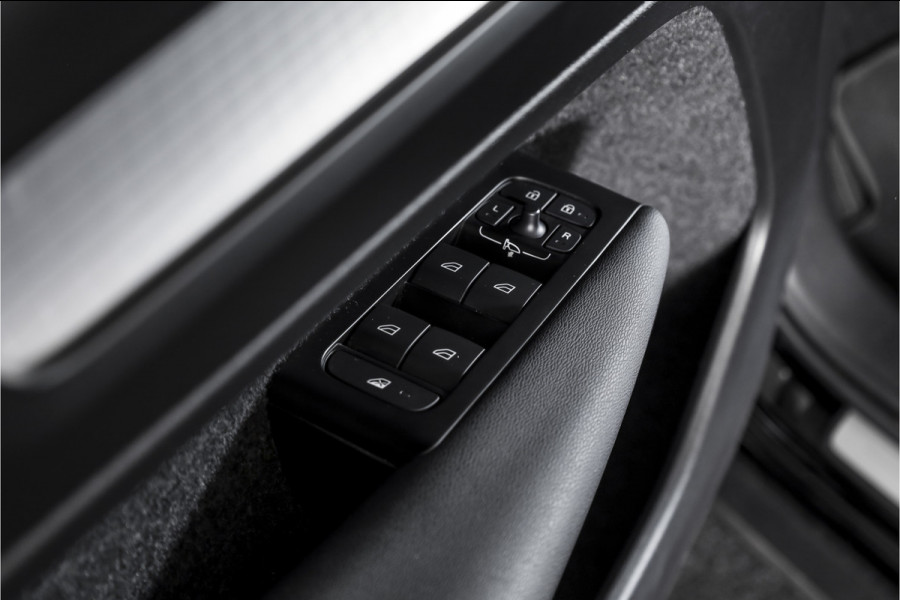 Volvo XC40 1.5 T4 Recharge Inscription Expression | S/K-panodak | Dig. Cockpit | Cruise | Stoel-+Stuurverw. | PDC | Camera | NAV + App. Connect | ECC | Elek. Klep | LM 18" | 7239