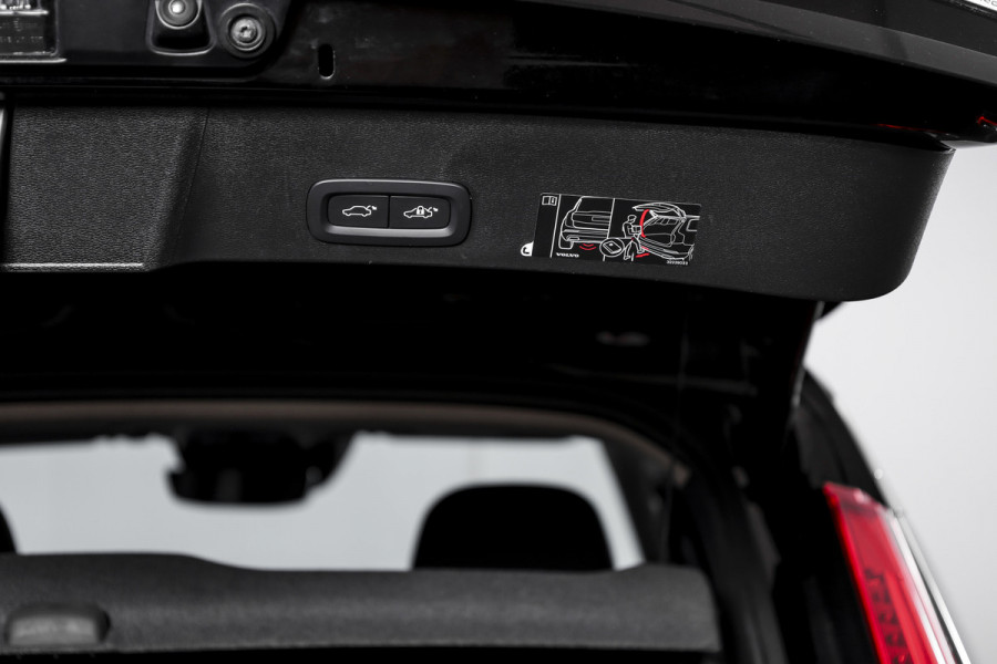 Volvo XC40 1.5 T4 Recharge Inscription Expression | S/K-panodak | Dig. Cockpit | Cruise | Stoel-+Stuurverw. | PDC | Camera | NAV + App. Connect | ECC | Elek. Klep | LM 18" | 7239