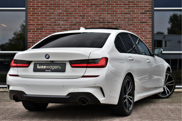 BMW 3-serie 320i M-Sport Pano 19inch Laser HiFi Shadowline
