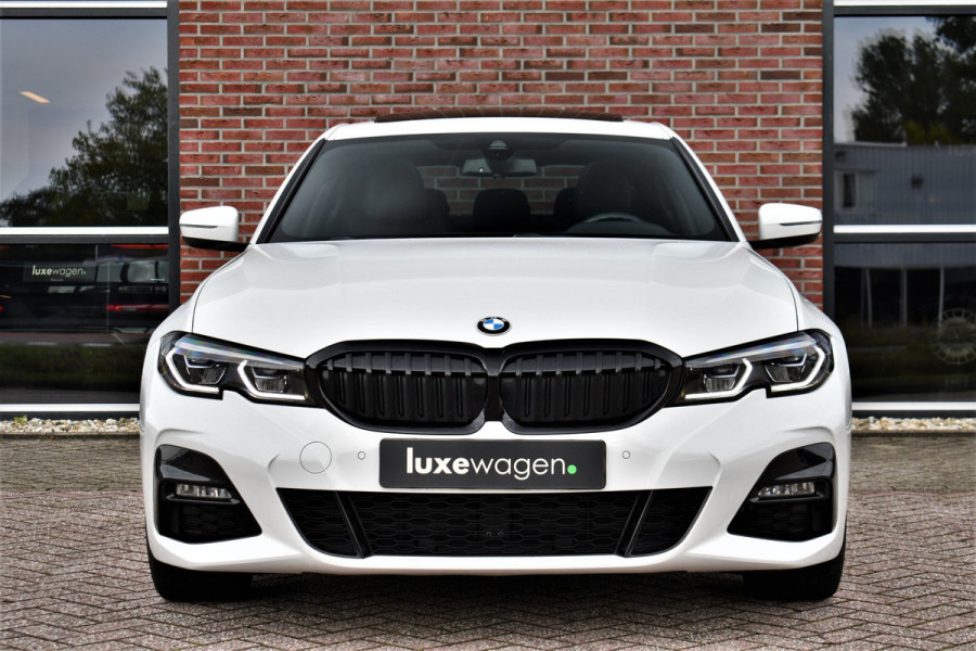 BMW 3-serie 320i M-Sport Pano 19inch Laser HiFi Shadowline