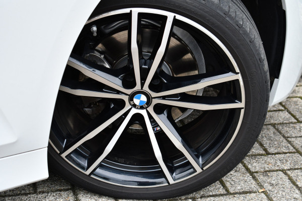 BMW 3-serie 320i M-Sport Pano 19inch Laser HiFi Shadowline