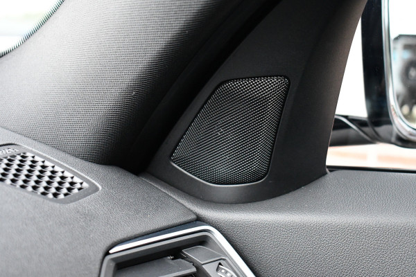 BMW 3-serie 320i M-Sport Pano 19inch Laser HiFi Shadowline
