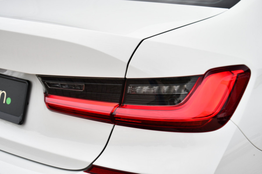 BMW 3-serie 320i M-Sport Pano 19inch Laser HiFi Shadowline