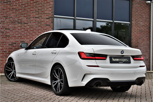 BMW 3-serie 320i M-Sport Pano 19inch Laser HiFi Shadowline