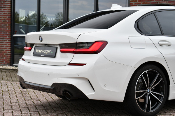 BMW 3-serie 320i M-Sport Pano 19inch Laser HiFi Shadowline