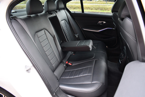 BMW 3-serie 320i M-Sport Pano 19inch Laser HiFi Shadowline