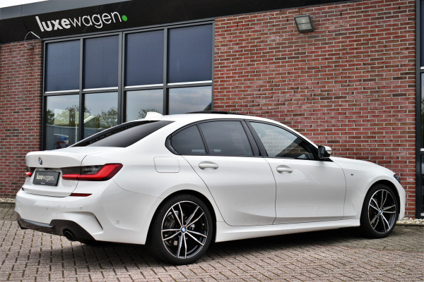 BMW 3-serie 320i M-Sport Pano 19inch Laser HiFi Shadowline