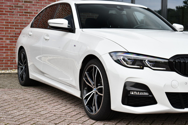 BMW 3-serie 320i M-Sport Pano 19inch Laser HiFi Shadowline