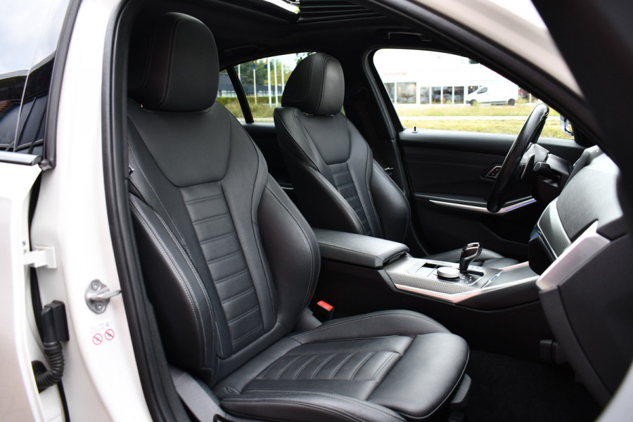 BMW 3-serie 320i M-Sport Pano 19inch Laser HiFi Shadowline