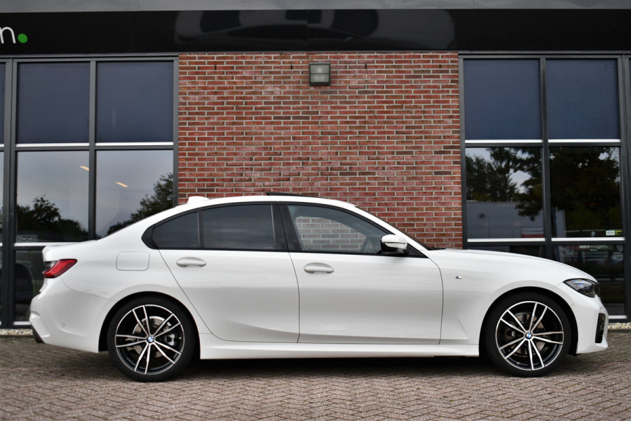 BMW 3-serie 320i M-Sport Pano 19inch Laser HiFi Shadowline