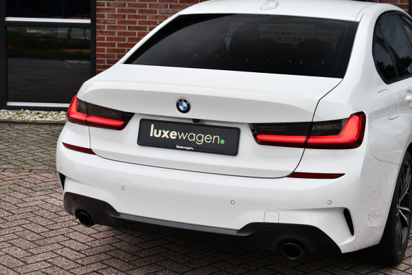 BMW 3-serie 320i M-Sport Pano 19inch Laser HiFi Shadowline