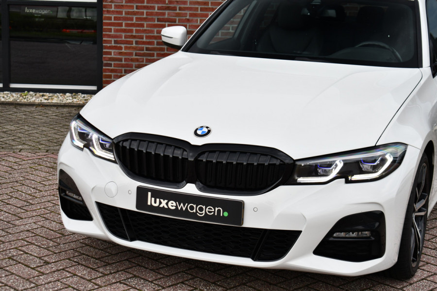 BMW 3-serie 320i M-Sport Pano 19inch Laser HiFi Shadowline