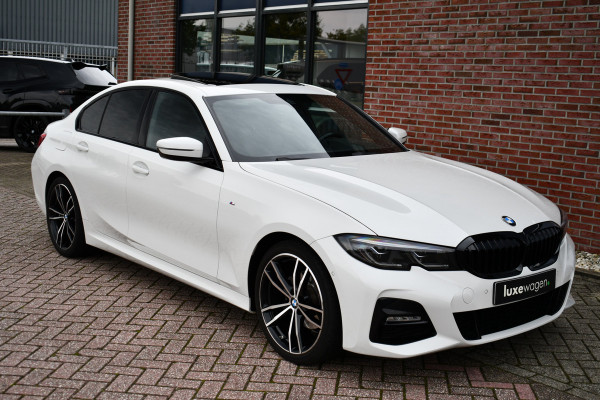 BMW 3-serie 320i M-Sport Pano 19inch Laser HiFi Shadowline